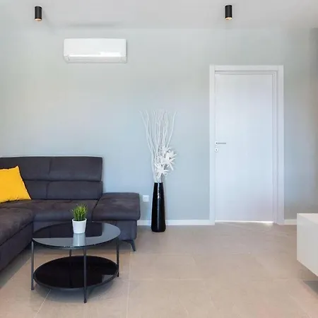 Lotta Comfortable Villa