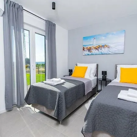 Lotta Comfortable Villa *