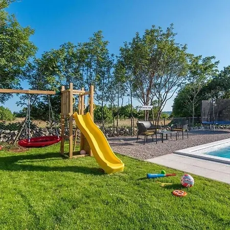 Villa Lotta Comfortable Ubasico