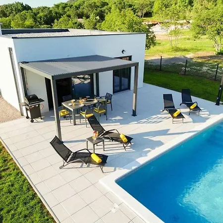 Lotta Comfortable Villa