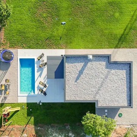 Lotta Comfortable Villa Ubasico